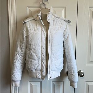 White puffer jacket with “fur” trim hood